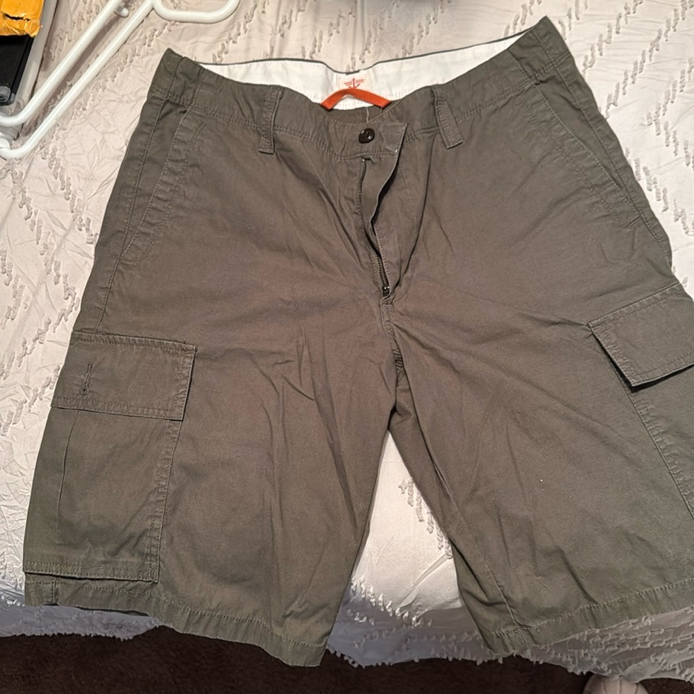 Men’s Dressy Cargo Shorts/Flat Front